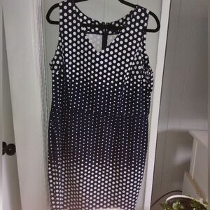 🍄 Tommy Hilfiger Black and White Polka Dot V-Neck Knee-Length Sheath Dress
